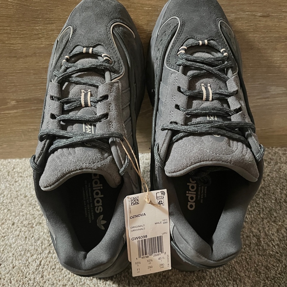 Adidas OZ Nova men’s size 11 New with Tags.